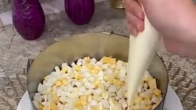 Салат КУРИЦА «под кайфом» ??#салатынановыйгод #салатынакаждыйдень #новогоднийстол #еда #вкусности смотреть онлайн