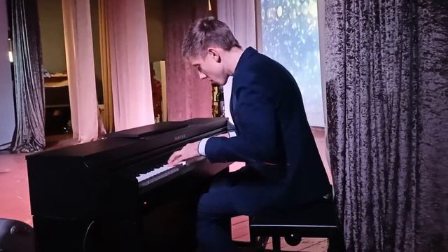 Сын играет смотреть онлайн