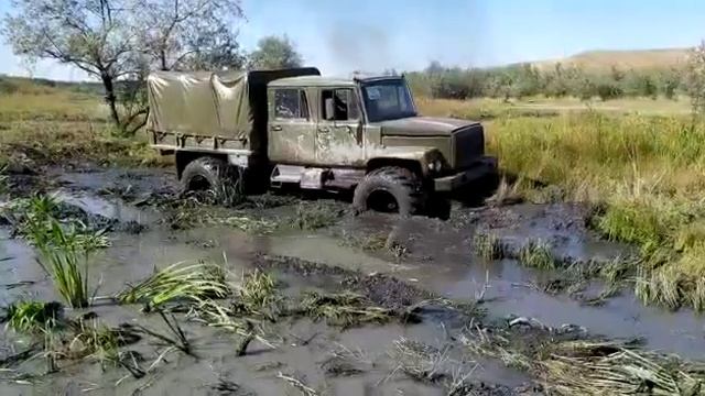 Егерь (болотоход) по болотам Алматы.