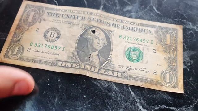 1 доллар 2006года выпуска стоит 100000р