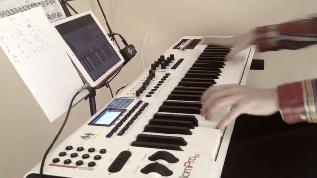 Jazz standard "Lady Bird" piano Improvisation + walking bass смотреть онлайн
