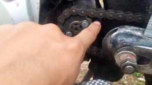 Из мотоцикла Альфа валит дым. Идет дым в альфе.