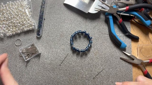 Ёлочные игрушки. Фонарик из бусин бисера и проволоки.