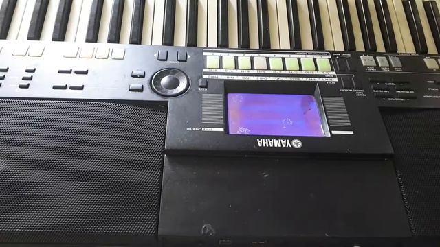 YAMAHA PSR S550 смотреть онлайн