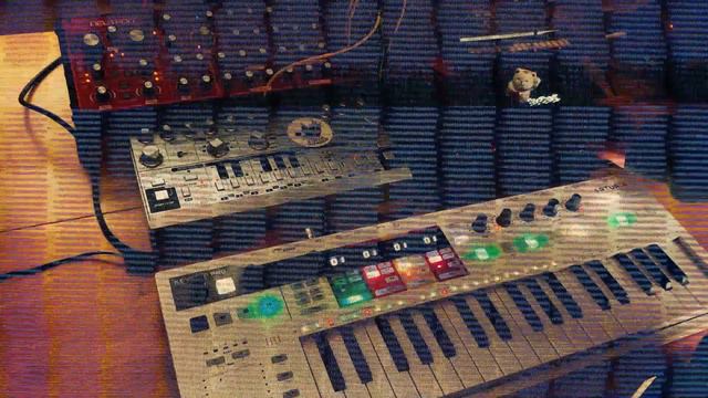 Minimal Techno Jam / drumlogue, volca keys, TD-3, NEUTRON смотреть онлайн
