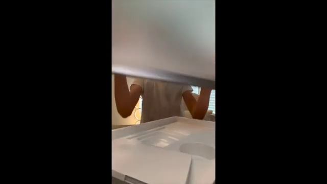 Kid unboxing latest McBook Pro 13" смотреть онлайн