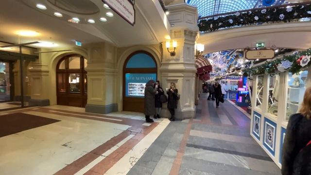 GUM. The Main Department Store in Moscow under Wonderful Christmas 2023 Look смотреть онлайн