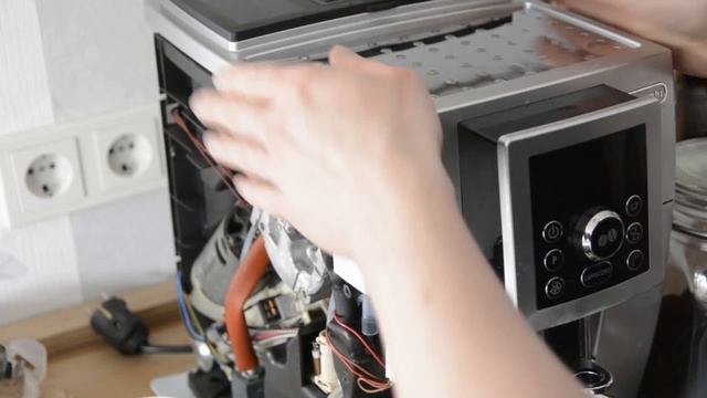 ECAM 23 450 S Brühkolbenreparatur смотреть онлайн