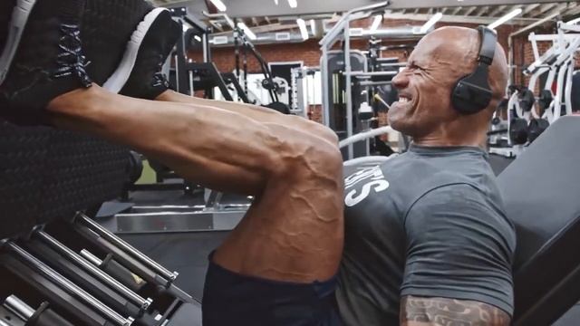 Дуэйн Джонсон - один день тренировка на ноги ( мотивация от Дуэйн Джонсон ) смотреть онлайн