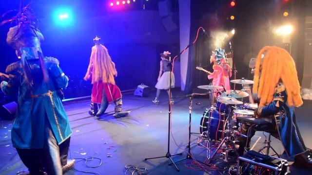 Поющие динозавры (детская рок-группа) - шоу для всей семьи смотреть онлайн