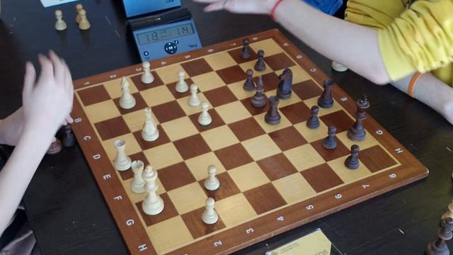Усов Александр (2374) - Ростовцев Дмитрий (2357) Хорошая боевая партия смотреть онлайн