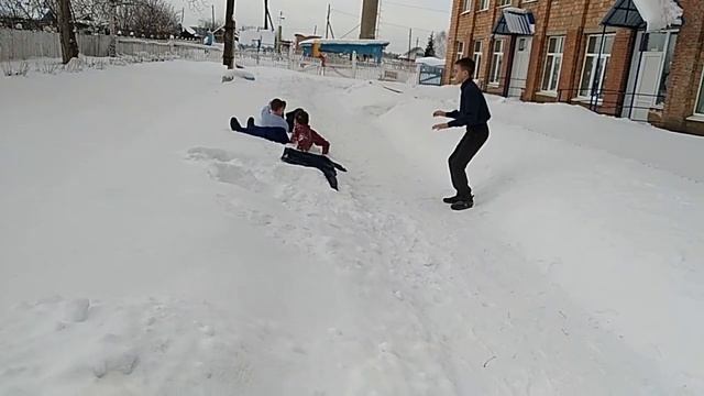 Сальто в снег! САША СЛОМАЛ ШЕЮ!?!? смотреть онлайн