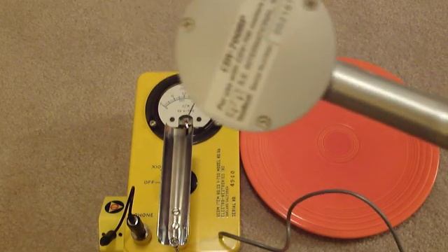 Geiger Counter Measuring Vintage Radioactive Red Fiestaware Dinner Plate смотреть онлайн