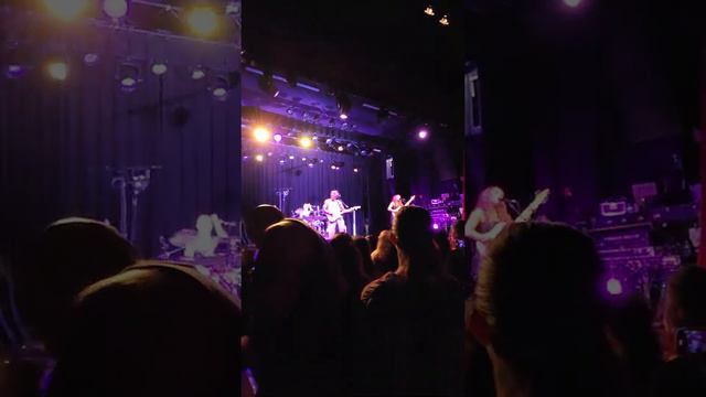 Lifeline by We Three (Happy Tour) смотреть онлайн