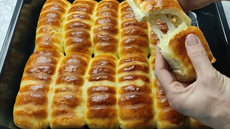 ТЕСТО ПРОСТО ПУХ! Самые Вкусные БУЛОЧКИ с сыром! ПРОСТОЙ рецепт булочек к чаю!.mp4 смотреть онлайн