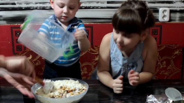 Сникерс которого хватит на неделю, делаем сами большой сникерс смотреть онлайн