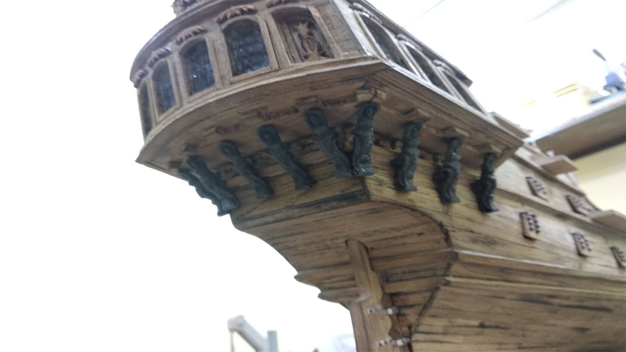 № 66 Сборка модели корабля черная жемчужина. Установка кормовых фигур под мансарду. смотреть онлайн