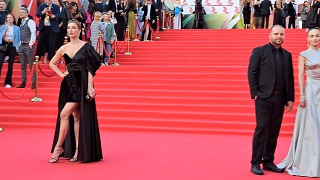 Красная дорожка ММКФ. Церемония закрытия. Москва, 27.04.2023 смотреть онлайн