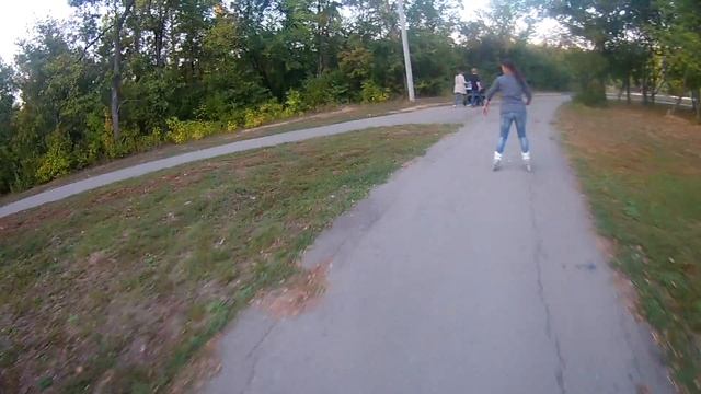 Прогулка по парку на роликах. Город Пугачёв смотреть онлайн