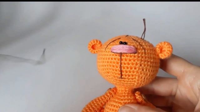 Вязаные медведи - часть 3. Вышивка швов. Crochet teddy bear смотреть онлайн