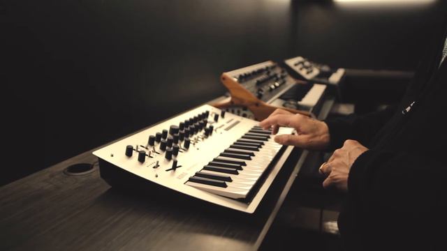 Korg Minilogue Synthesizer Review - Cosmo Music смотреть онлайн