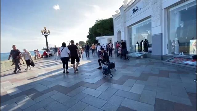 Ялта. Набережная. Выступление музыканта. 19 сентября 2021. Крым. Crimea. Yalta. смотреть онлайн