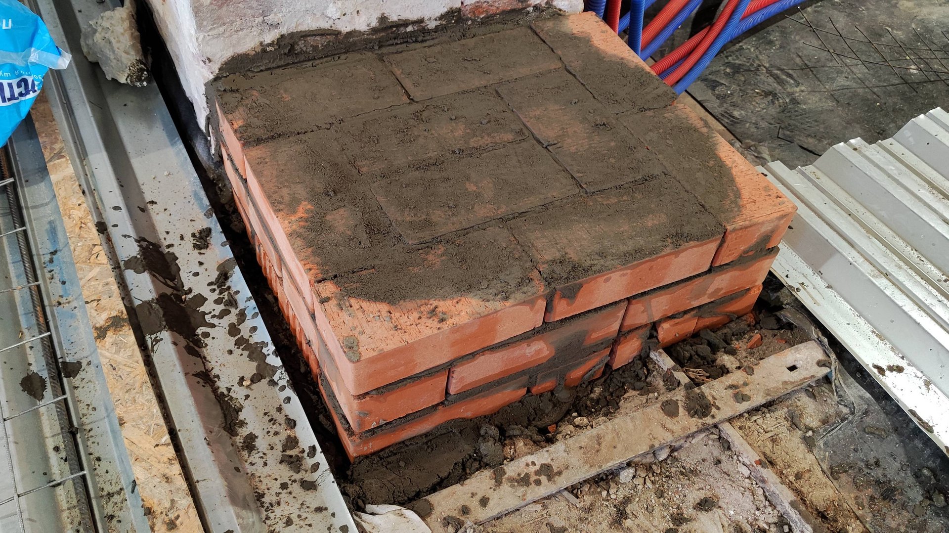 Стяжка по деревянным балкам. Timelapse. Сентябрь 2024 смотреть онлайн