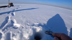 ВОТ ЭТО ВМОЧИЛ...   Обрыв безмотылки. Окунь кишит!!! Рыбалка в глухозимье  2022