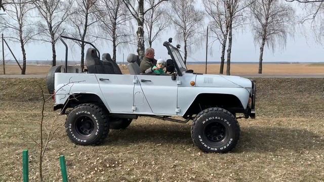 Уаз 469 выехал из гаража после долгой зимы. смотреть онлайн
