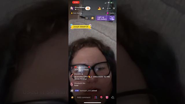 Erica Wilkes 12/24/23 Begging for $200 on Christmas Eve смотреть онлайн