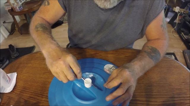 How to remove super glue from fingers, or skin, with things at home. смотреть онлайн