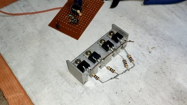1000W Powerfull Simple 12V To 220V UPS Inverter IRFZ44N , NE555 смотреть онлайн