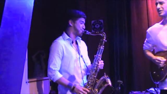 Guitar+Sax Battle смотреть онлайн