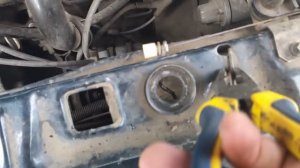 Не закрываться капот на автомобиле ВАЗ 2114-2115