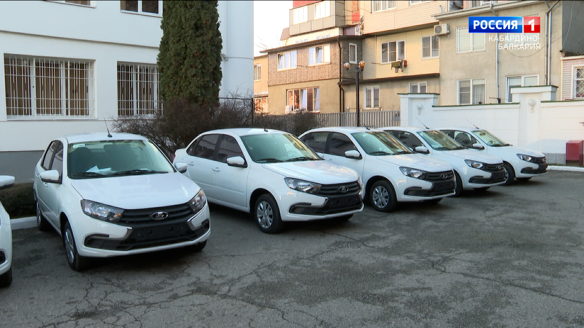 Новые отечественные автомобили получили семь жителей КБР