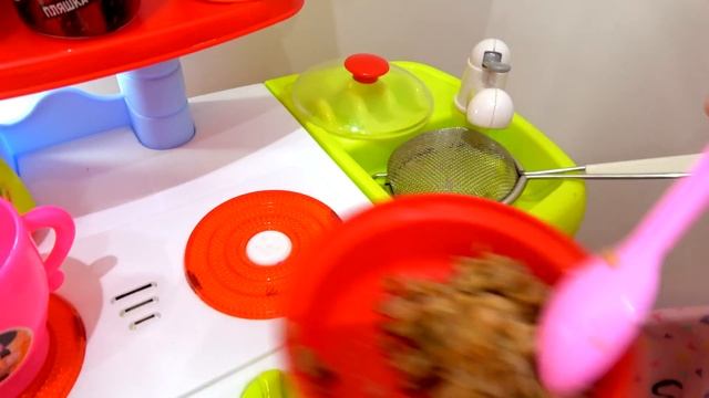 Беби Аннабель кушает кашу  Bидео для детей Как Мама Куклы Беби Бон