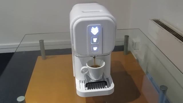 Les Numériques : Cafetière à dosettes Malongo Ek'Oh, préparation de deux tailles d'expresso смотреть онлайн