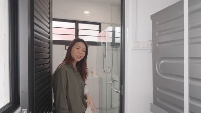 Inside A 1,830 Sqft Jumbo HDB With A Black & White Heritage Design смотреть онлайн