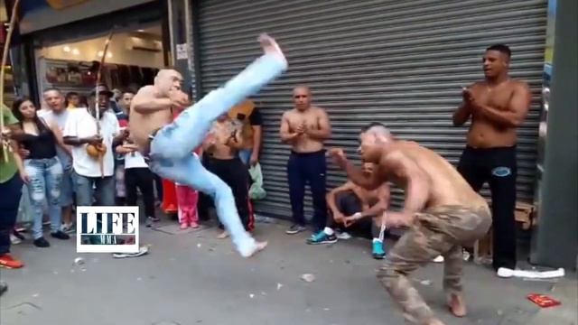 CAPOEIRA! AMAZING TECHNIQUE! / КАПОЭЙРА! УДИВИТЕЛЬНАЯ ТЕХНИКА! смотреть онлайн