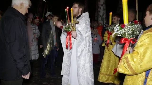 Пасхальное богослужение в миасском храме "Достойно есть" 12.04.2015. Христос воскрес! смотреть онлайн