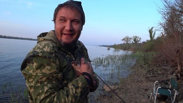 Береговая Рыбалка на Реке Волге Ловля Голавля на Донку Фидер смотреть онлайн