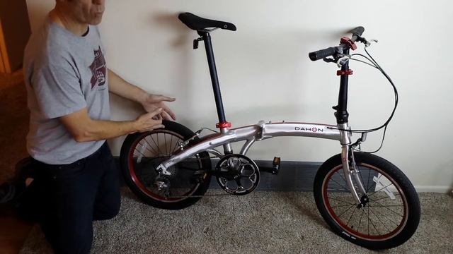 Dahon MU D10 Brushed Silver/Red Folding Bicycle Review смотреть онлайн