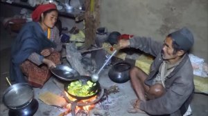 尼泊尔温馨时刻，今天翠花简直太开心了，带着孩子们实现了牛肉自由#山区#尼泊尔#风土【阿鹏环球行】