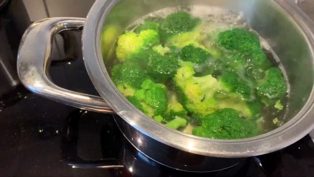 Супер вкусный салат из брокколи ?? смотреть онлайн