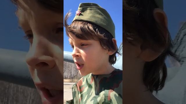 Роберт Рождественский «На земле безжалостно маленькой...» смотреть онлайн