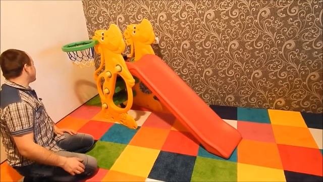 Детские горки для детей веселимся вместе весело играем в мячик катаемся с горки Playgrounds childre смотреть онлайн