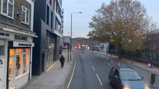 One of the shortest bus routes in London, Route 129 from North Greenwich to Cutty Sark (2 mi = 4 km смотреть онлайн