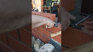 Как быстро и ровно положить кирпич (сделать кирпичную кладку) самому