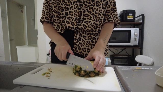 Жизнь студента в ЯПОНИИ /сколько стоят продукты? / корейская еда / самая красивая осень смотреть онлайн