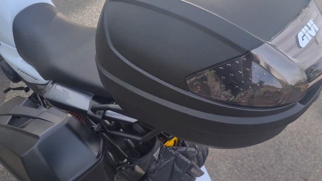 2021 Honda CB125F Givi top box and panniers. смотреть онлайн